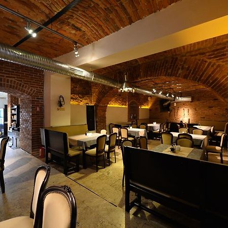 Pensiunea Antique Targu Jiu Ngoại thất bức ảnh