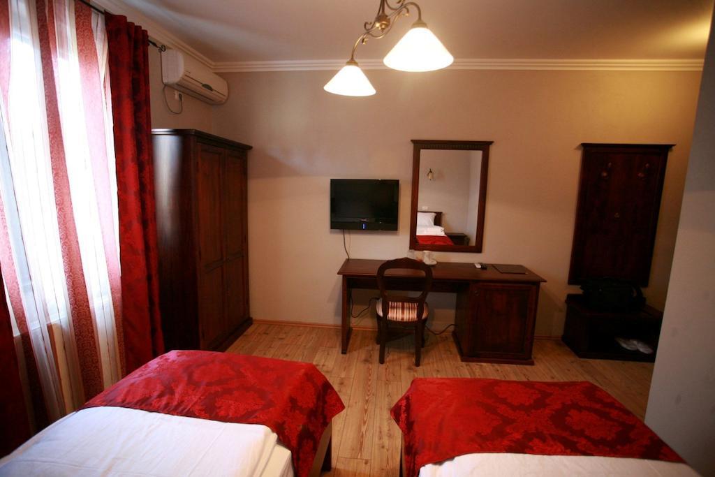 Pensiunea Antique Targu Jiu Phòng bức ảnh