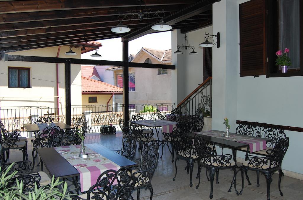 Pensiunea Antique Targu Jiu Ngoại thất bức ảnh